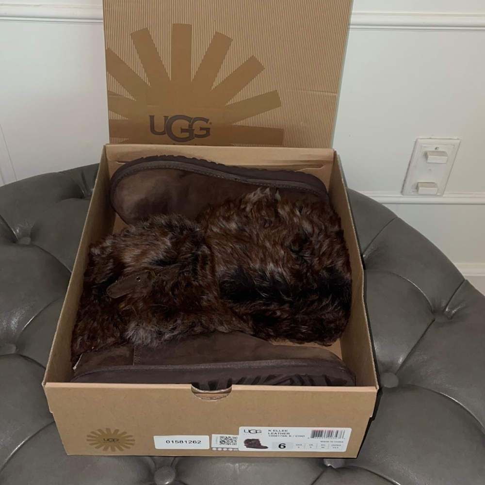Short UGG boots with fur on sides